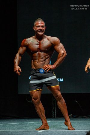 MEN'S PHYSIQUE 174